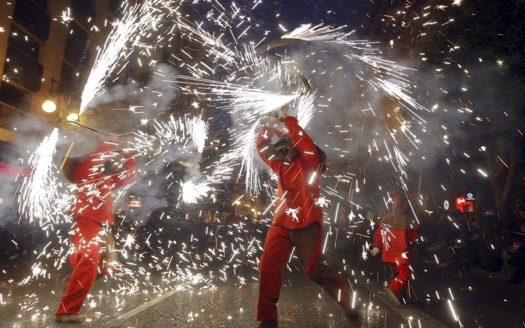 Een Nacht van Vuur en Feestvreugde: Het Verkennen van de Sensatie van El Correfoc